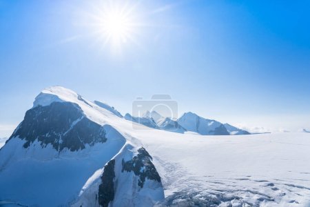 Téléchargez les photos : Magnifique vue panoramique alpine depuis le Cervin, Suisse - en image libre de droit