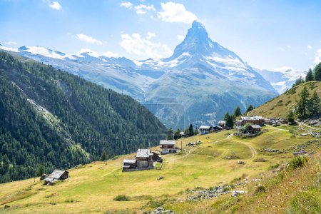Téléchargez les photos : Alpine landscape mit famous Matterhorn peak, Zermatt,  Switzerland - en image libre de droit