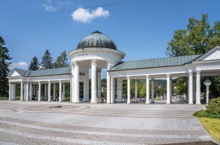 Colonnade en la conocida ciudad balneario checa Marianske Lazne
