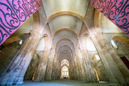 Téléchargez les photos : Célèbre abbaye cistercienne de Fontenay, France - en image libre de droit