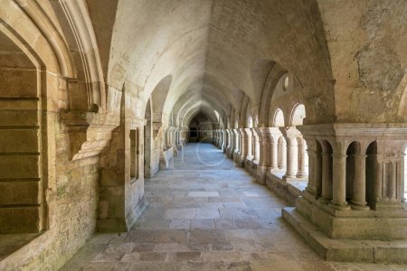 Foto de Famosa abadía cisterciense de Fontenay, Francia - Imagen libre de derechos