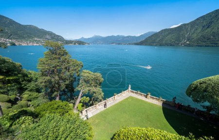 Foto de Vista panorámica del mundialmente famoso Lago de Como, Italia - Imagen libre de derechos
