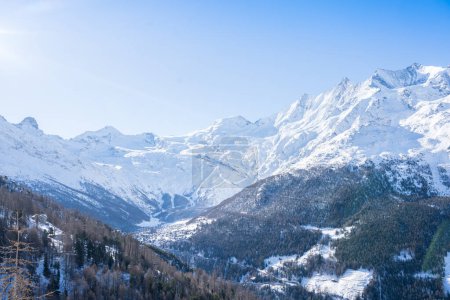 Berühmtes Bergmassiv mit Allalinhorn und Dom bei Saas-Fee in der Schweiz