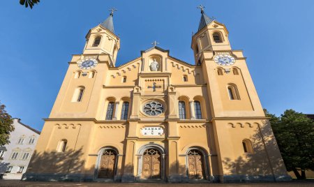 Parroquia de la Asunción de María en Brunico, Tirol del Sur, Italia