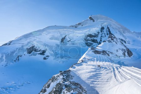 Winterschneebedeckter Berg Allalin, Saas-Fee, Schweiz