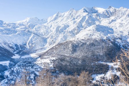 Berühmtes Bergmassiv mit Allalinhorn und Dom bei Saas-Fee in der Schweiz