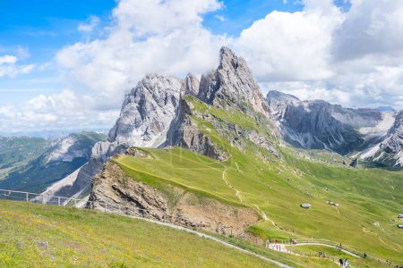 Pico de la Seceda de fama mundial en los Alpes Dolomitas, Tirol del Sur (Alto Adigio), Italia