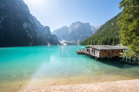 Téléchargez les photos : Lac des Braies dans les Dolomites, Tyrol du Sud, Italie - en image libre de droit