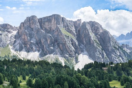 Famoso macizo del Grupo Sella en el verano, Tirol del Sur, Italia