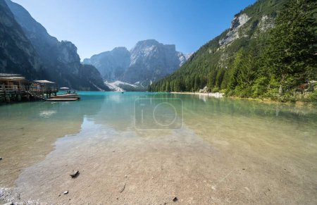 Téléchargez les photos : Lac des Braies dans les Dolomites, Tyrol du Sud, Italie - en image libre de droit