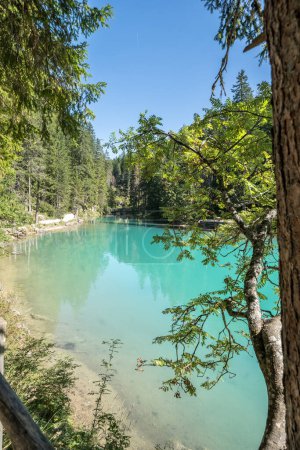 Lac des Braies dans les Dolomites, Tyrol du Sud, Italie