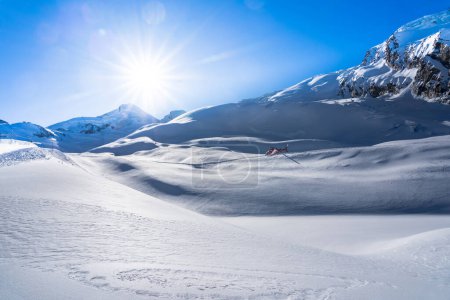 Montaña cubierta de nieve de invierno Allalin, Saas-Fee, Suiza