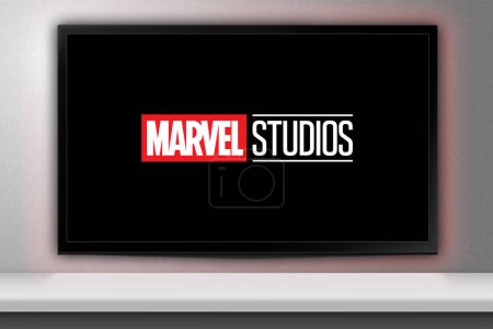 Téléchargez les photos : Logo Marvel Studios sur écran de télévision. Moscou, Russie - mars 2023. - en image libre de droit