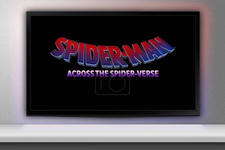 Téléchargez les photos : Spider-Man Across the Spider-Verse film sur l'écran de télévision. Moscou, Russie - mai 2023. - en image libre de droit