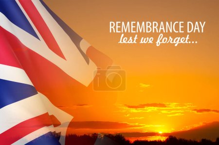 Fondo del Día de la Memoria. Bandera del Reino Unido contra la puesta de sol