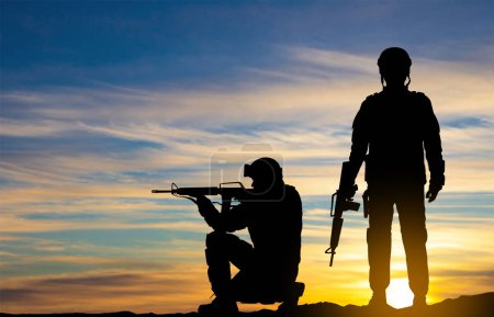 Ilustración de Soldiers silhouettes against the sunset. EPS10 vector - Imagen libre de derechos