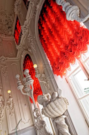 Téléchargez les photos : Intérieur baroque doré du palais Catherine - résidence d'été des tsars russes - Tsarskoïe Selo (Pouchkine), Saint-Pétersbourg, Russie. 24 juin 2011 - en image libre de droit