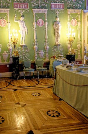 Téléchargez les photos : Intérieur baroque doré du palais Catherine - résidence d'été des tsars russes - Tsarskoïe Selo (Pouchkine), Saint-Pétersbourg, Russie. 24 juin 2011 - en image libre de droit