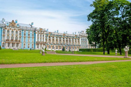 Téléchargez les photos : Palais Catherine - résidence russe de Romanov Tsars. Situé dans la ville de Tsarskoïe Selo (Pouchkine), Saint-Pétersbourg, Russie. 24 juin 2011 - en image libre de droit