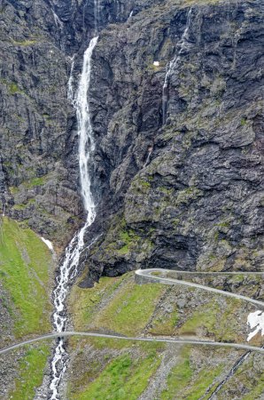 Téléchargez les photos : Travel destination Norway. Jostedalsbreen National Park - Waterfall - Europe travel destination Norway - en image libre de droit