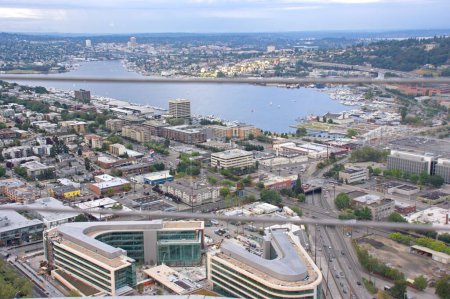 Téléchargez les photos : Bâtiments au centre-ville de Seattle. Vue aérienne de la ville de Seattle. Seattle, Washington, États-Unis d'Amérique - 26 août 2010 - en image libre de droit
