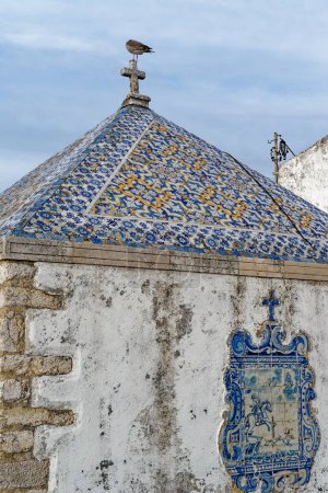 Foto de Vew de la Iglesia de Nuestra Señora de Nazare, construida en 1377 con el fin de albergar la imagen sagrada de Nuestra Señora de Nazaret. Santuario de Nuestra Señora de Nazaret Nazare, Distrito de Leiria, Portugal - 29.11.2014 - Imagen libre de derechos