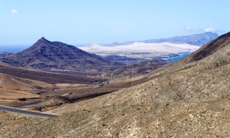 Foto de Vista panorámica del paisaje desde el mirador astronómico de Sicasumbre entre Pajara y La Pared en Canarias Fuerteventura, España - 20.09.2023 - Imagen libre de derechos