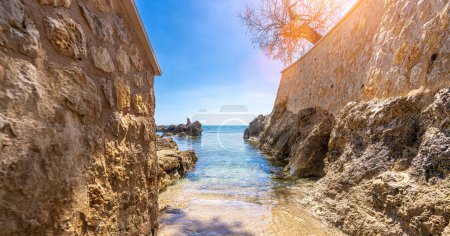 Large vue panoramique sur la côte de Mallorca par une journée d'été ensoleillée