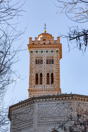 San Miguel de los Navarros es una iglesia del siglo XIV construida en estilo almudéjar y barroco en Zaragoza, España.