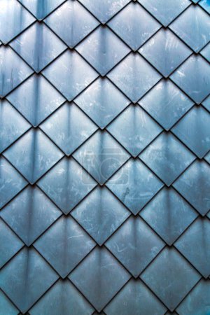 Diamantförmige Fischschuppen gekachelte Wand Textur Hintergrund Nahaufnahme