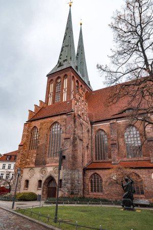Die Nikolaikirche ist die älteste Kirche Berlins und liegt im östlichen Teil der Mitte Berlins, im Bezirk Mitte..