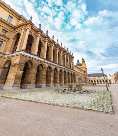 Le Residenz du centre de Munich est l'ancien palais royal des monarques Wittelsbach de Bavière. Le plus grand palais de la ville en Allemagne.