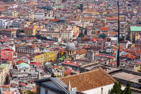 Vue aérienne de la ville de Naples, depuis le château Sant'Elmo, Campanie, Italie.