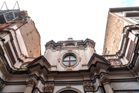 San Nicola a Nilo ist eine barocke römisch-katholische Kirche in der Via San Biagio dei Librai im Zentrum von Neapel, Kampanien, Italien.
