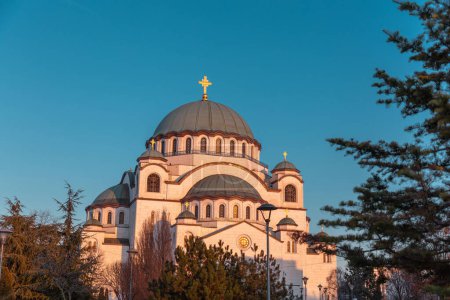 Die Kirche des Heiligen Sava, Hram Svetog Save, ist eine serbisch-orthodoxe Kirche auf dem Vracar-Plateau in Belgrad, Serbien.