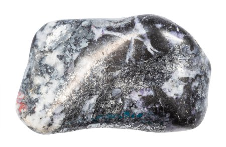 Nahaufnahme einer Probe von Natursteinen aus der geologischen Sammlung - gestürztes Antimonit-Mineral isoliert auf weißem Hintergrund aus Kirgisistan