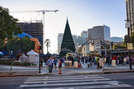 Téléchargez les photos : Entrance to the `Christmas in the park` downtown display in Plaza de Cesar Chavez, San Jose, California - en image libre de droit