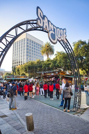 Téléchargez les photos : Entrance to the `Christmas in the park` downtown display in Plaza de Cesar Chavez, San Jose, California - en image libre de droit