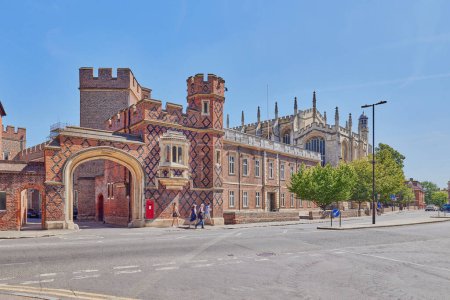 Foto de Eton College, situado cerca del castillo de Windsor, es el más famoso y prestigioso de las escuelas privadas tradicionales de Inglaterra para la clase alta. - Imagen libre de derechos