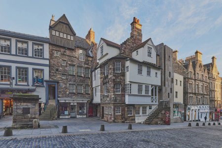 Téléchargez les photos : La maison John Knox dans le quartier Canongate du Royal Mile à Édimbourg, en Écosse. - en image libre de droit