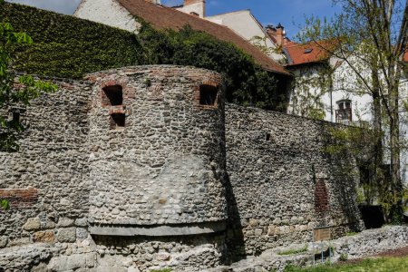 Foto de Viejo muro hecho de piedras de un castillo en sopron hungary - Imagen libre de derechos