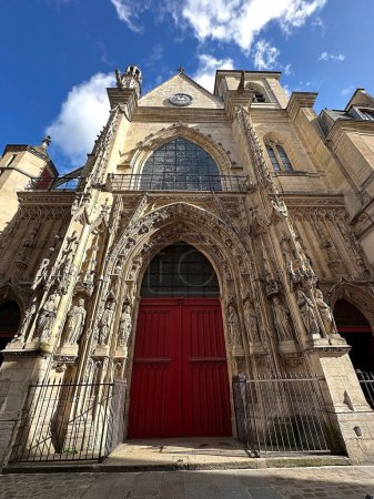 Téléchargez les photos : Église Saint-Merri à Paris, France. C'est une église paroissiale à Paris située près du Centre Pompidou. Dans environ 700 AD Saint Merri a été enterré là - en image libre de droit