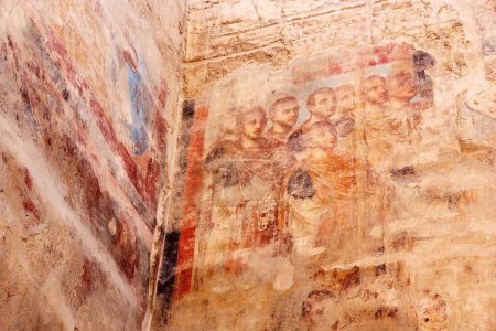 Téléchargez les photos : Fresque au temple de Louxor à Louxor, Egypte. Il est situé sur la rive est de la rivière du Nil dans la ville aujourd'hui connue sous le nom de Louxor, ancienne Thèbes, et a été construit environ 140 avant JC - en image libre de droit