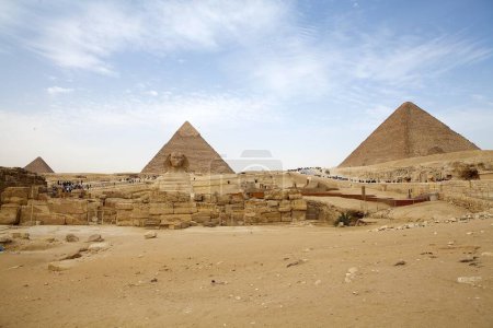 Téléchargez les photos : Le complexe de la pyramide de Gizeh et le sphinx à Gizeh, en Égypte, aussi appelé la nécropole de Gizeh. Il a été construit sous la IVe dynastie de l'Ancien Empire - en image libre de droit