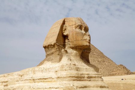 Téléchargez les photos : The Great Sphinx and the Great Pyramids in Giza, Egypt. Ils ont été construits sous la IVe dynastie de l'Ancien Empire - en image libre de droit