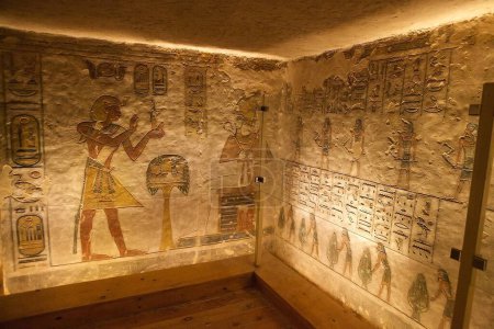Téléchargez les photos : Intérieur du tombeau royal de Ramsès III dans la vallée des Rois, Louxor, Égypte. C'est le dernier lieu de repos de la 20ème dynastie Pharaon Ramsès IX - en image libre de droit