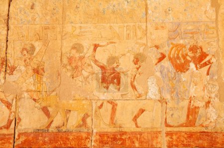 Foto de Templo Mortuorio de Hatshepsut, opositor de la ciudad de Luxor, Egipto. Es el templo funerario construido durante el reinado del faraón Hatshepsut de la XVIII Dinastía de Egipto. - Imagen libre de derechos