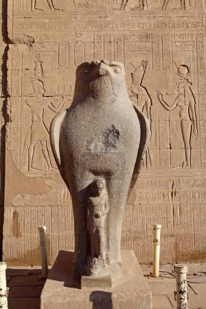 Tempel von Edfu, Westufer des Nils, Edfu, Ägypten. Es wurde zwischen 237 und 57 v. Chr. erbaut