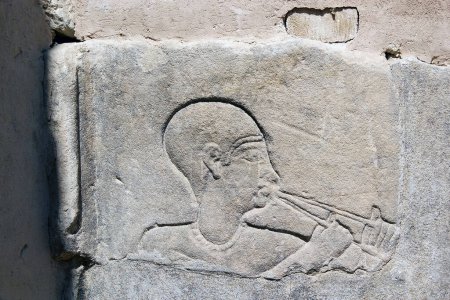 Gesteinsbrocken auf dem Tempelkomplex Philae in Assuan, Ägypten. Der Tempelkomplex wurde im Rahmen des UNESCO-Projekts auf der Insel Agilkia am Nil errichtet