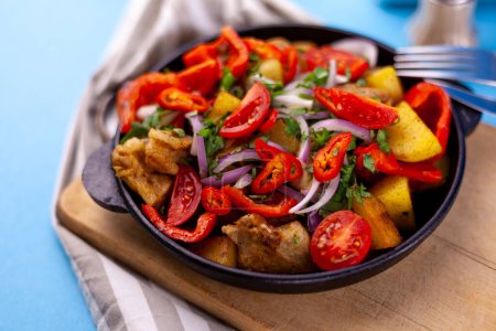 Photo for Pork ojakhuri with vegetables. Meat, potatoes, onions, herbs, peppers cooked and served in a skillet. A dish of Georgian cuisine. Meat food, lunch, dinner on the table - Royalty Free Image